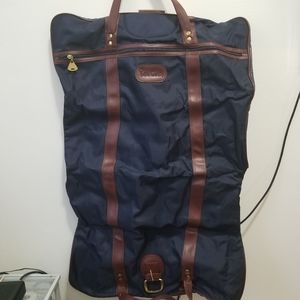Foldable garment bag